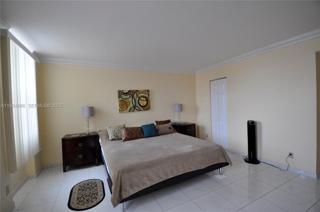 Building Photo - 1865 S Ocean Dr