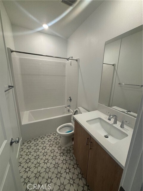 Building Photo - 1720 Park St