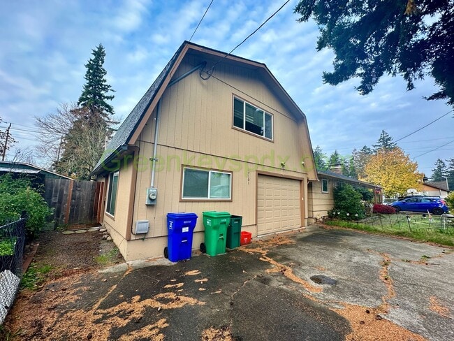 Building Photo - SE Ankeny Duplex