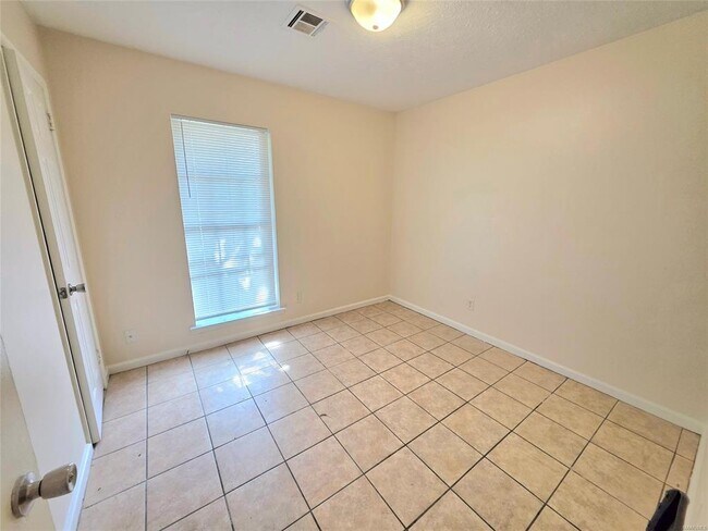 Building Photo - 408 Briarbrook Dr