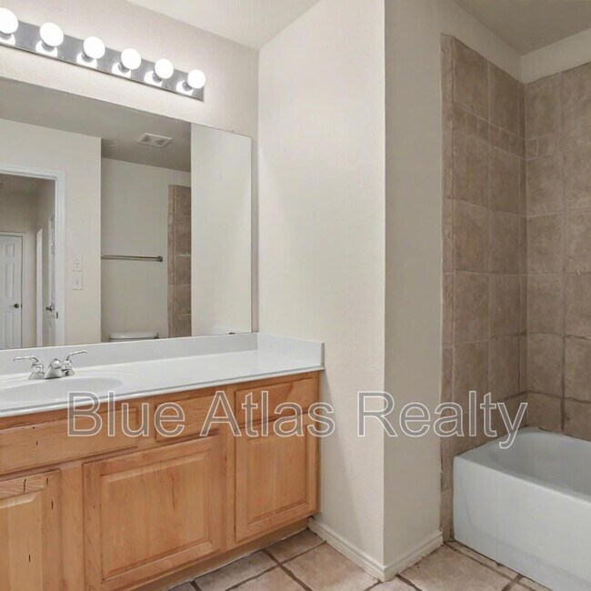 Building Photo - 4905 Canberra Ln