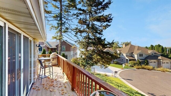 Building Photo - 830 Pine Tree Ln