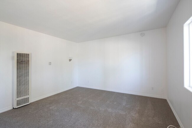 Building Photo - *OPEN HOUSE: 8/29 10AM-12PM* 1Br in Amazin...
