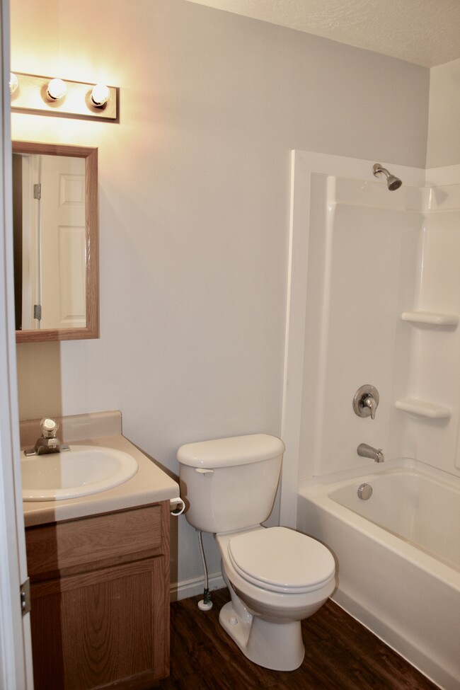 Shared bathroom (upstairs) - 1374 N 590 W