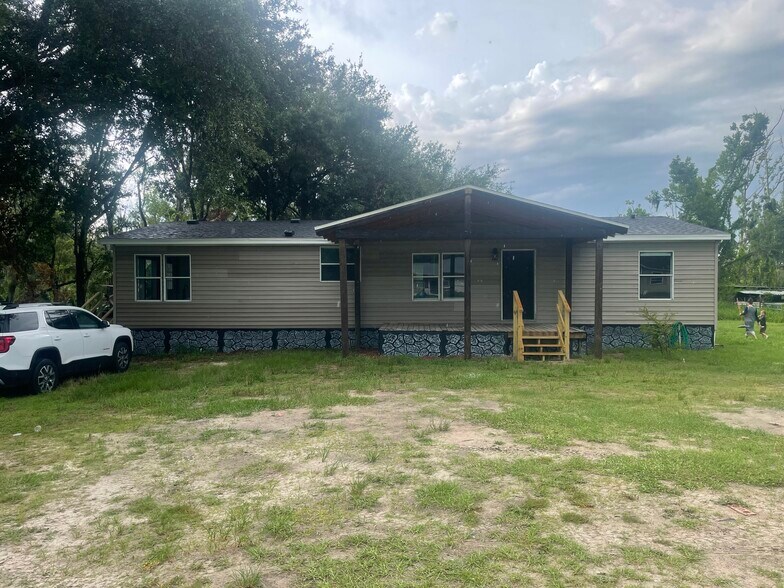 Front - 745 Dean St