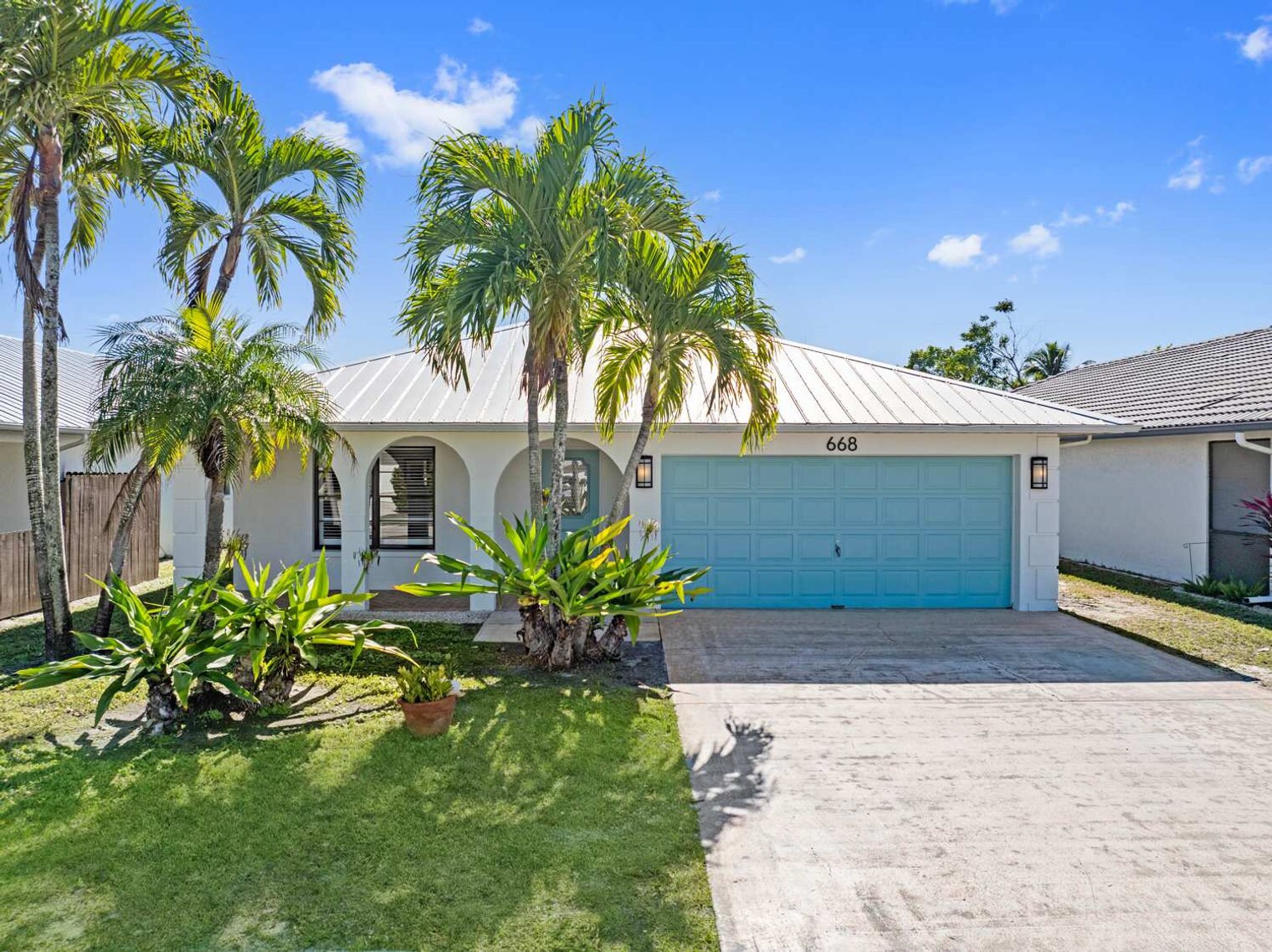 Building Photo - 663 106th Ave N