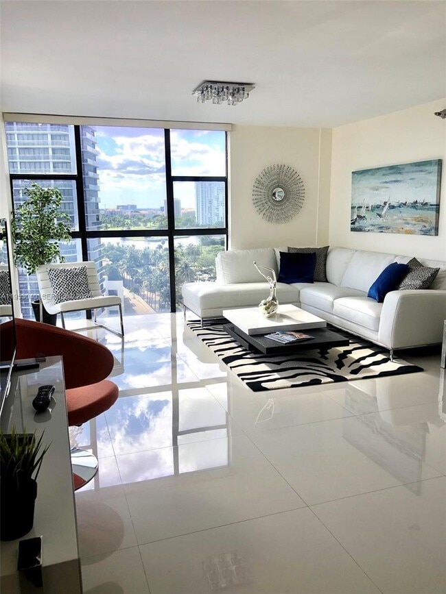 Building Photo - 20515 E Country Club Dr