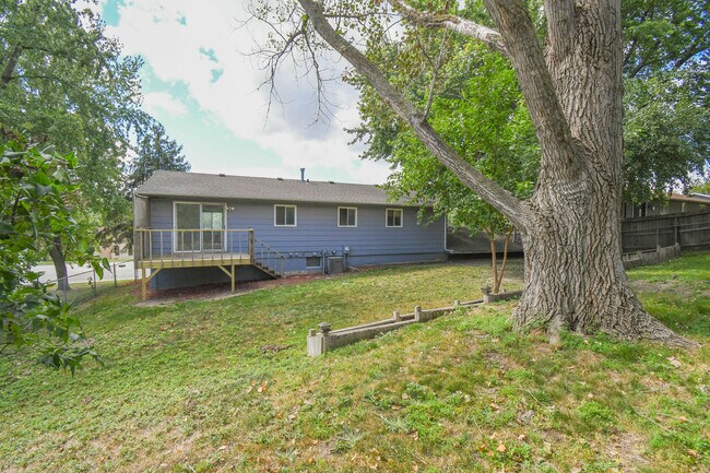 Building Photo - 4504 S Cliff Ave