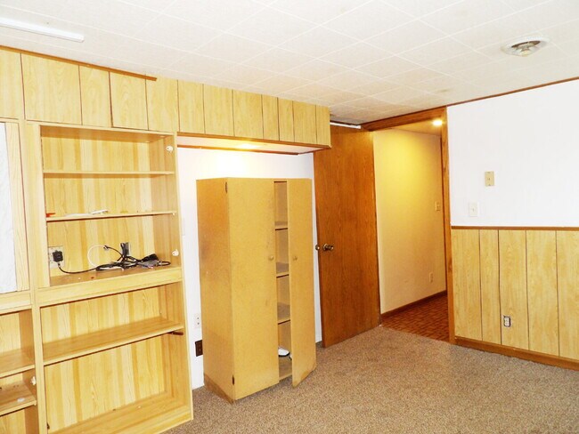 Building Photo - 3 Bedrooms | 2 Bathrooms Near UofM