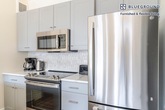 Building Photo - 1501 W Howard Ln