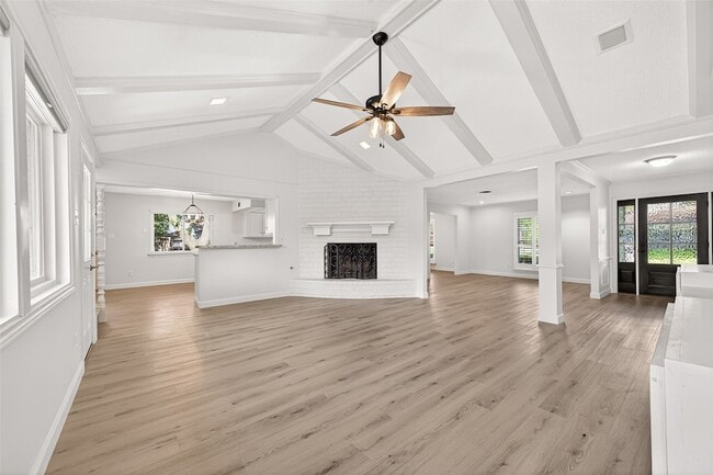 Building Photo - 10602 Longmont Dr