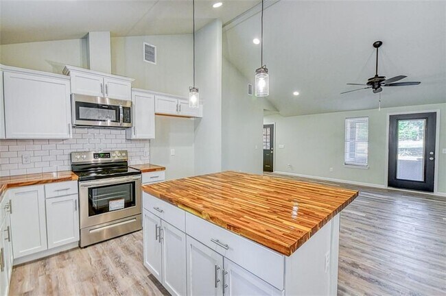 Building Photo - 211 Bumgarner Ave