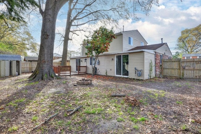 Building Photo - Charming Rental Home in Hampton!