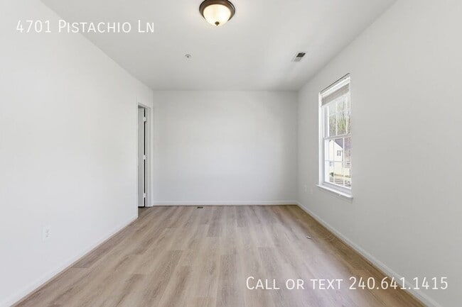 Building Photo - 4701 Pistachio Ln