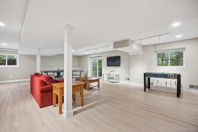 Building Photo - 4 Mohican Trail