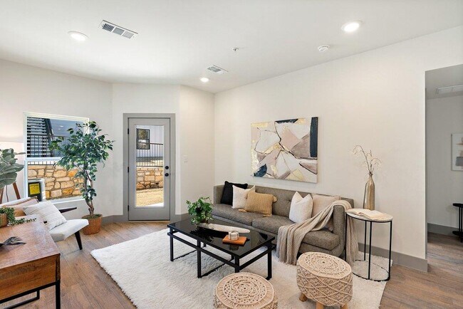 Building Photo - 2450 Wickersham Ln