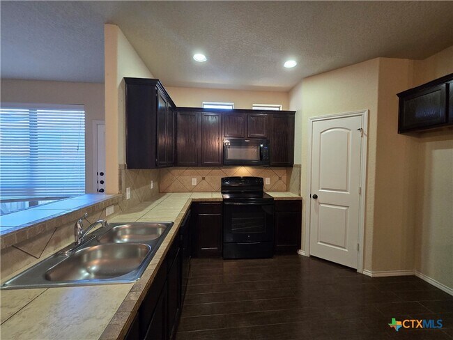 Building Photo - 294 Rosalie Dr