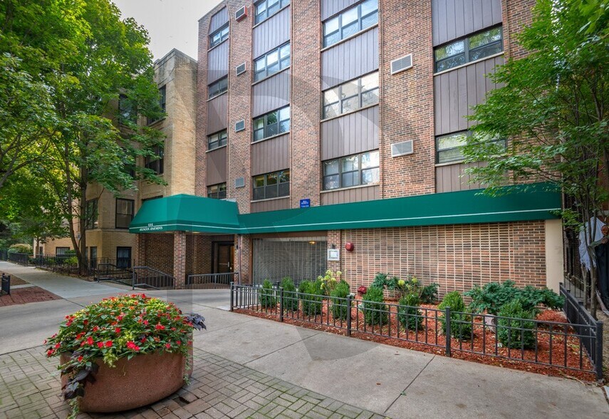 Building Photo - 563 W Arlington Pl