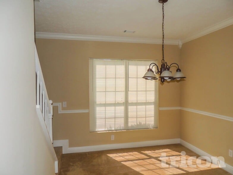 Building Photo - 6387 Laurel Post Dr