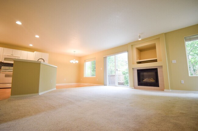 Building Photo - NEW LOWERED RENT!  Wow! Beautiful 4 Bedroo...