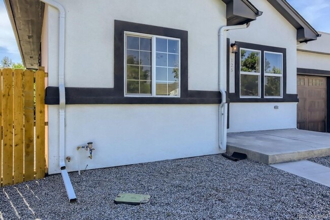 Building Photo - Beautiful newly built 2 bed, 2 bath home