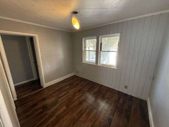 Building Photo - Beautiful 4 Bed, 3 Bath House; W/D Included; Fenced Yard; Wood Floors; and a Charming Style