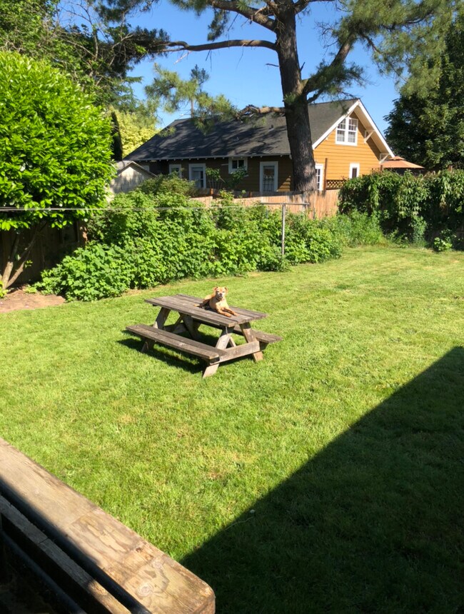 Building Photo - 4537 SE Mitchell St