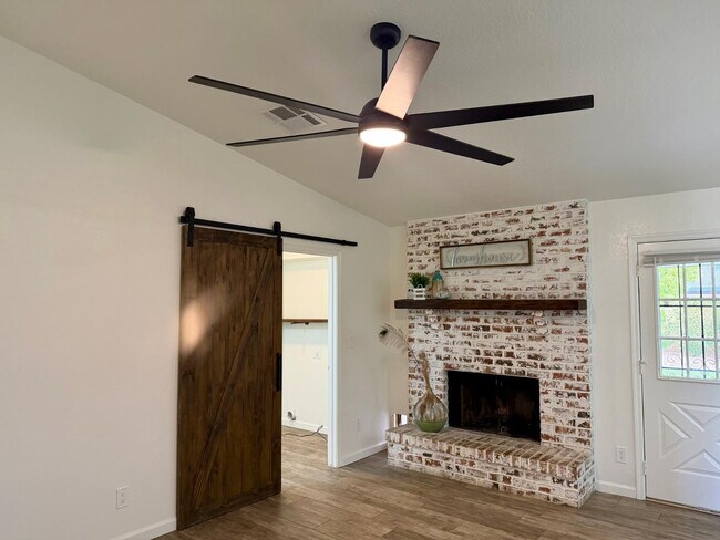 Building Photo - 3761 E Dulciana Ave