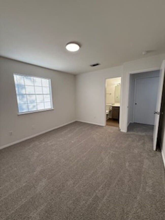 Building Photo - Gated Community Near Medical Center