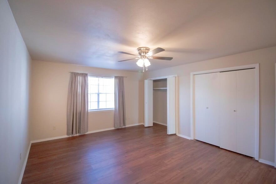 Building Photo - 601 Hibiscus Ave
