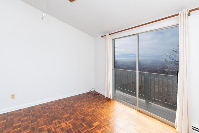 Building Photo - 200 Bent Tree Rd