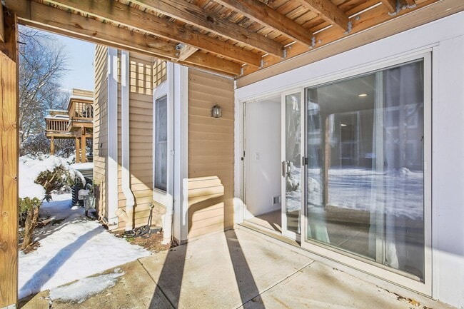 Building Photo - 13 Eton Ct