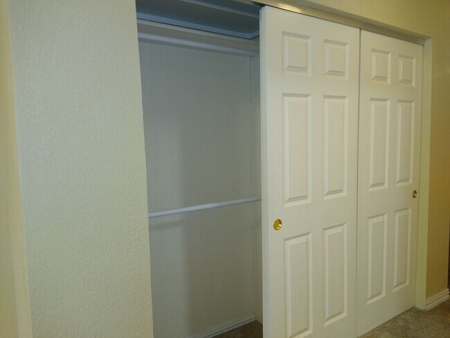 Building Photo - HUGE 3 Bedroom 3 Bath Home in Gated Community