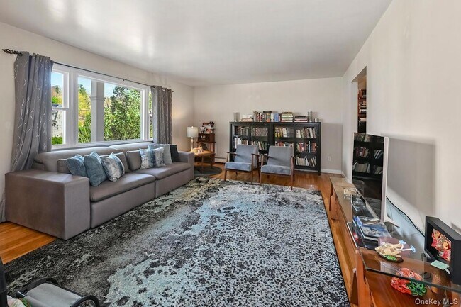 Building Photo - 568 Manville Rd