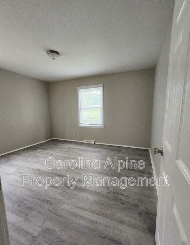 Building Photo - 1724 Griers Grove Rd