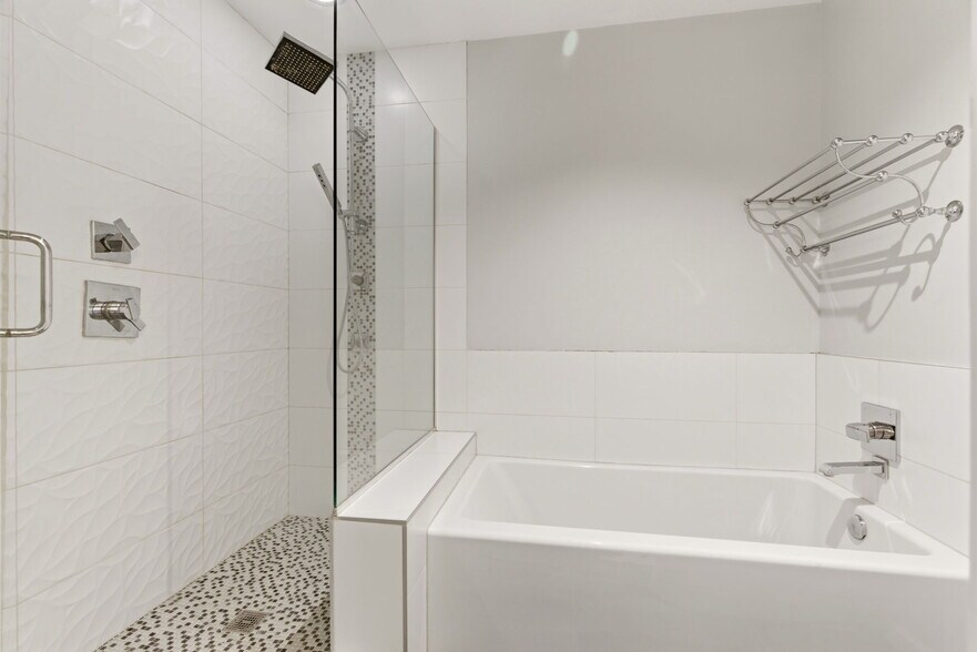 Building Photo - 9706 Tanoan Dr NE