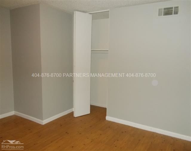 Building Photo - 1834 John Calvin Ave