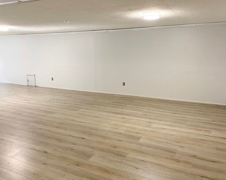 Building Photo - 8003 Broadfern Dr