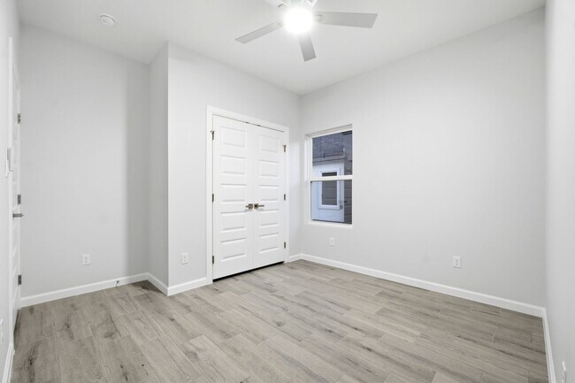 Building Photo - 1600 Clinton St