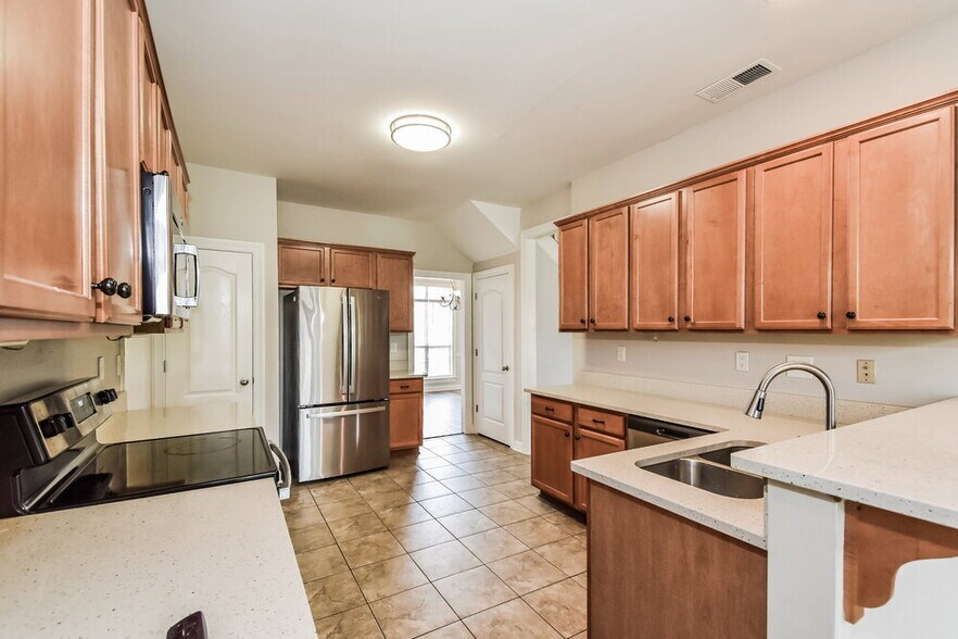Building Photo - 1275 Heritage Lake Dr