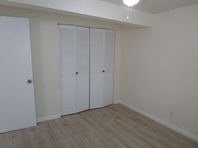 Building Photo - 4768-29L Sandmound Blvd