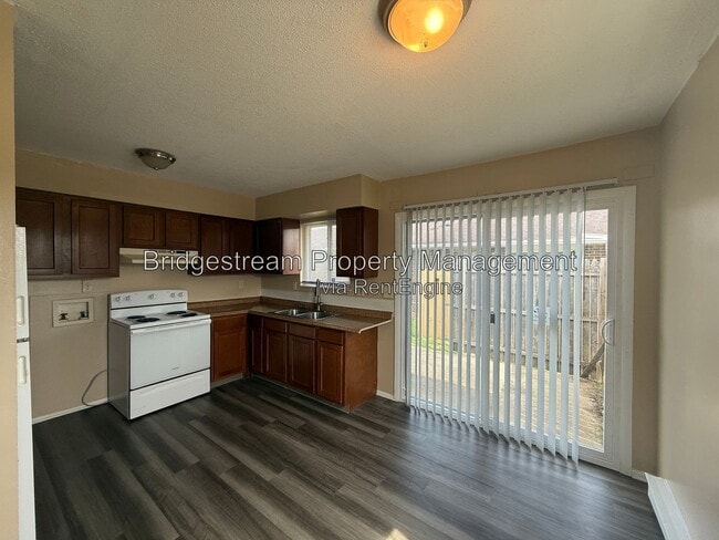 Building Photo - 4650 Wayne Meadows Cir