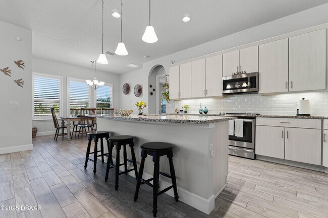 Building Photo - 636 Mosaic Blvd
