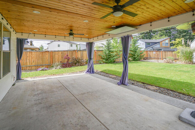 Building Photo - NEWER FOUR BEDROOM NEAR HAZEL DELL