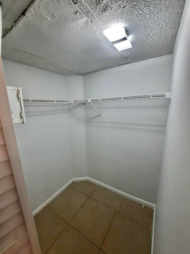 Building Photo - 706 Executive Center Dr