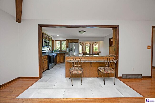 Building Photo - 306 Forest Trce