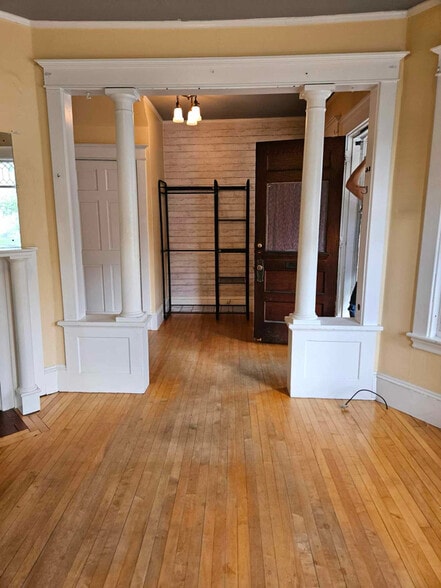 Building Photo - 284 French St