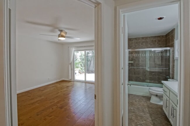 Building Photo - RECENTLY REMODELED, BRIGHT & AIRY 3BR2BA G...