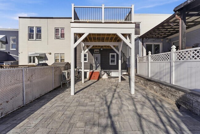 Building Photo - 821 18th St