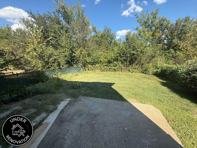 Building Photo - 7220 N Moberly Dr